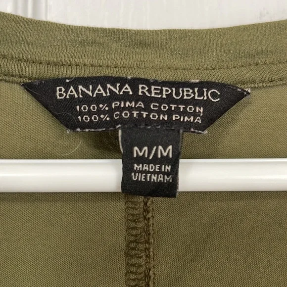 BANANA REPUBLIC light weight olive tshirt with pocket, sz med - Picture 2 of 4